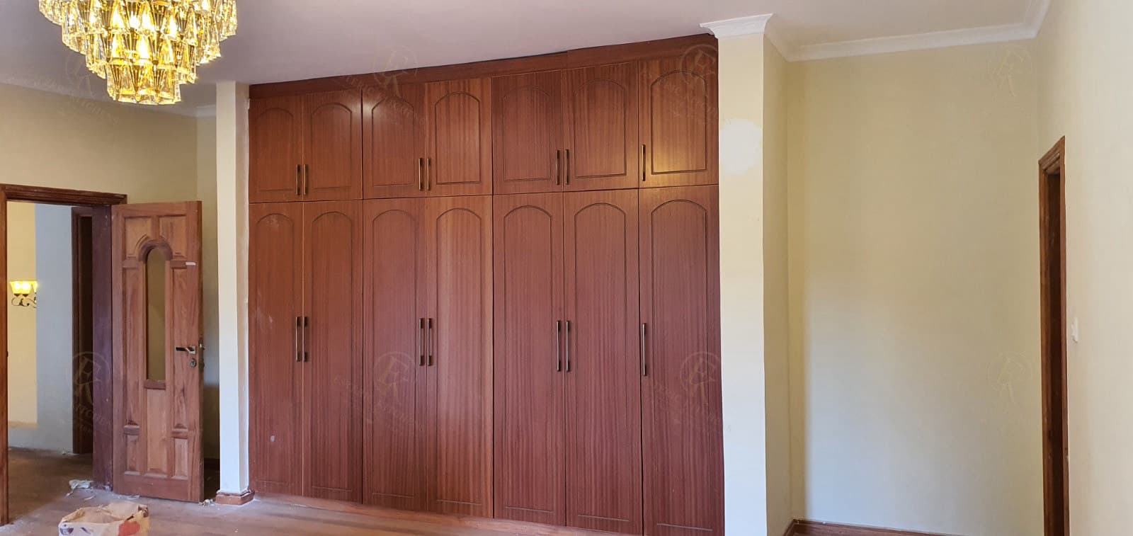 Wardrobes & Cabinets
