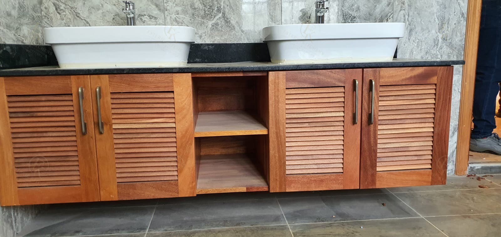 Wardrobes & Cabinets