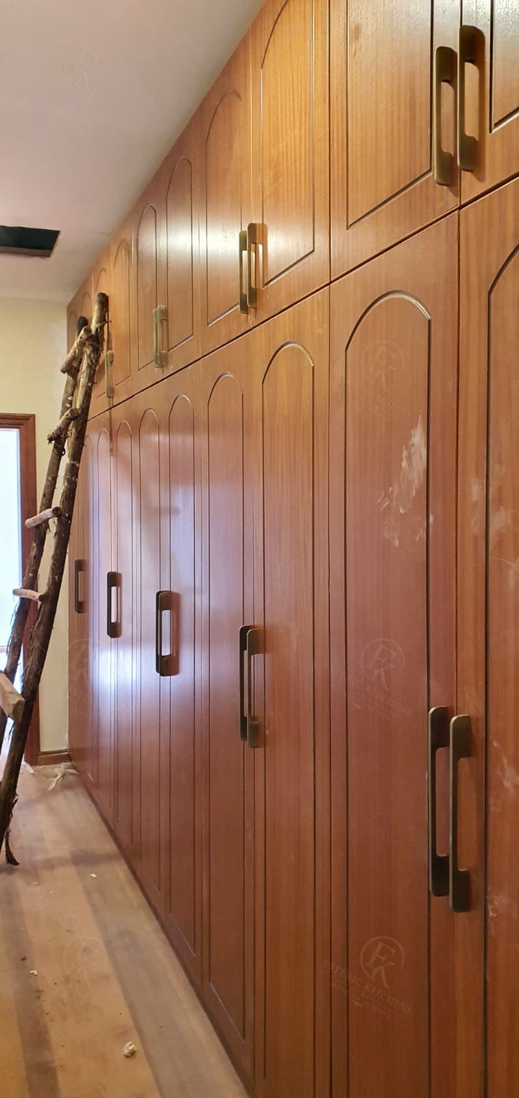 Wardrobes & Cabinets